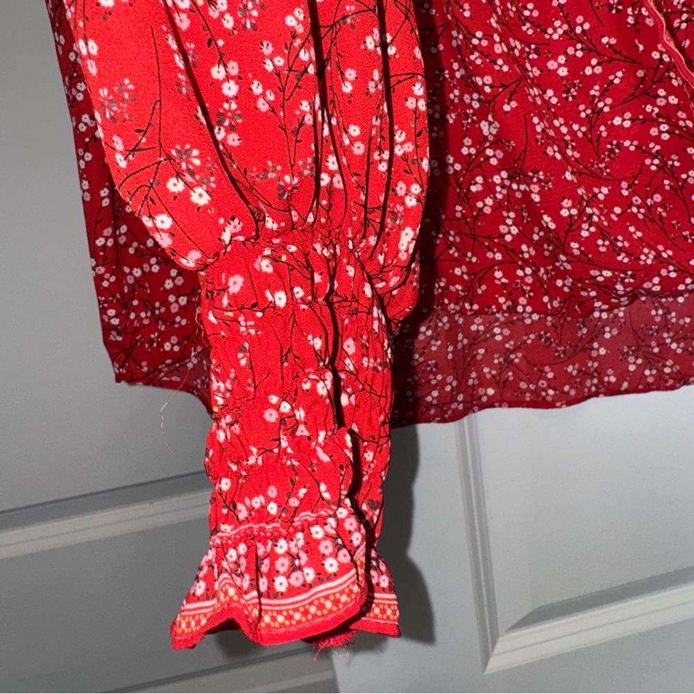 Max Studio Faux Wrap Peasant Blouse  Red Floral Ditsy Print Peasant sz L - Picture 6 of 6